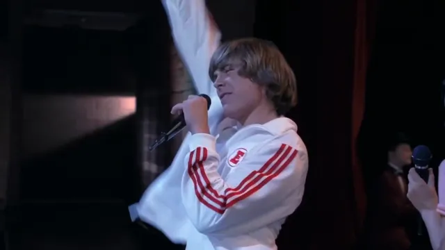 Breaking Free - High School Musical at 01:36 — TROY